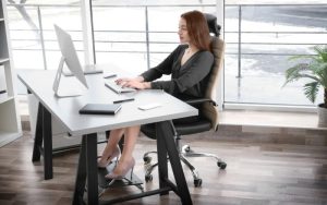 How to Prevent Workplace Injuries with the Right Office Desks